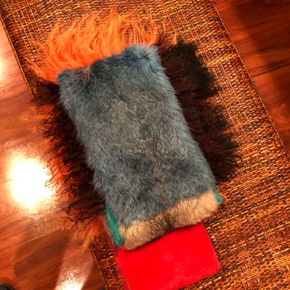 ETRO shearling scarf - Picture 8 of 8
